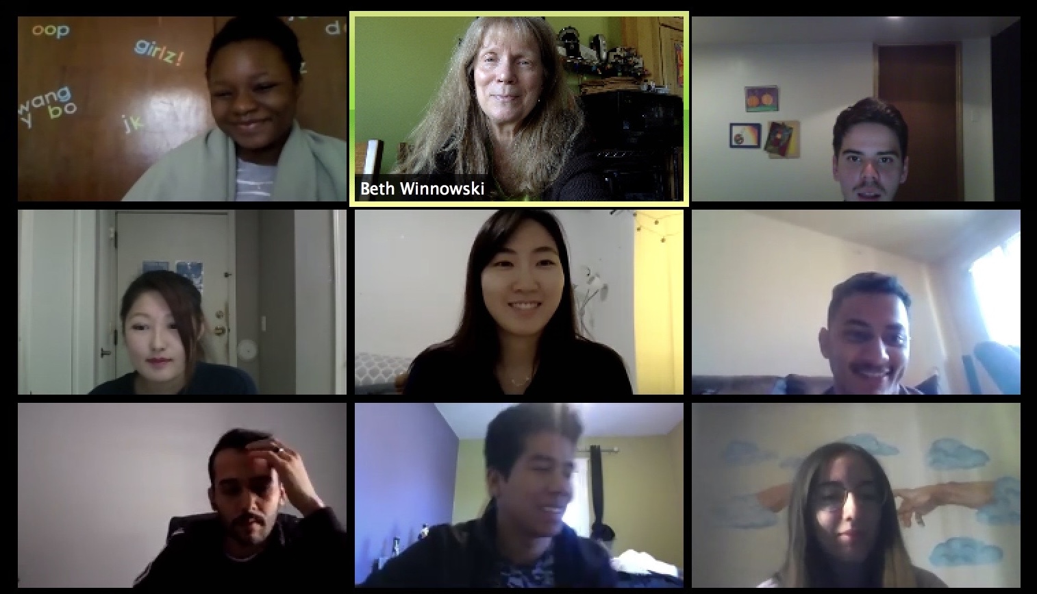 Clase virtual de inglés con una docente en vivo